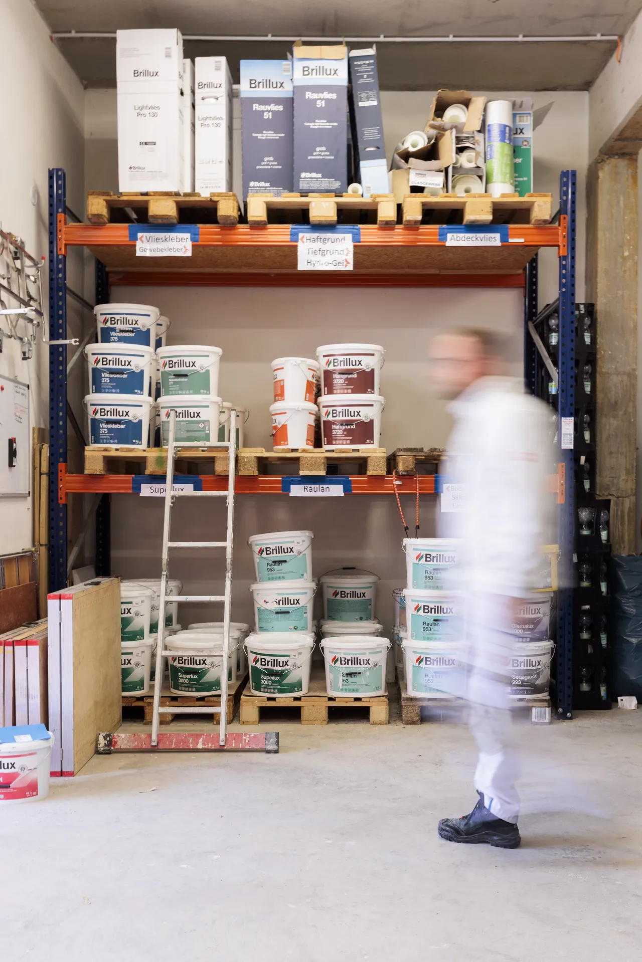 Feinschliffwerk – Werkstatt und Materiallager
